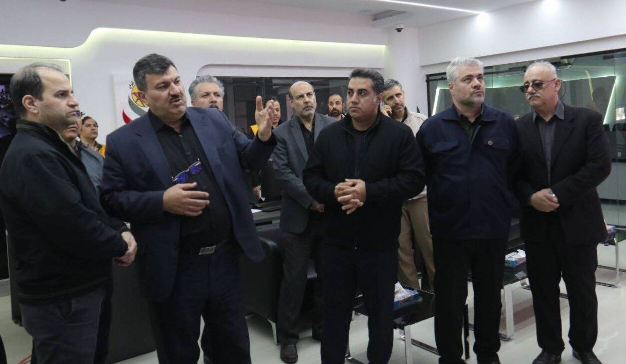 بازدید مشاور وزیر نیرو از چگونگی ارائه خدمات کارکنان شرکت توزیع برق استان تهران در ایام جنگ رمضان