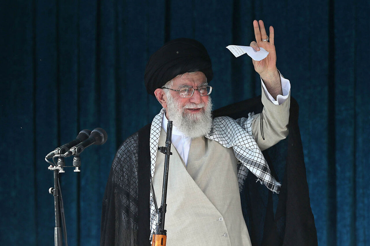 رهبر معظم انقلاب: قوای سه گانه با همدلی راه را برای هم باز کنند