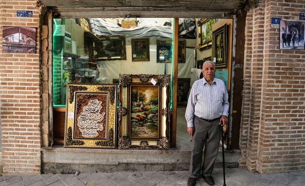 خداکرمی پیشنهاد داد: استفاده از بازنشستگان محلی به عنوان راهنمای توریستی