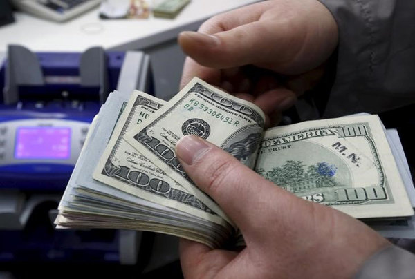 قیمت دلار ۱۷ اردیبهشت ۱۳۹۹ به ۱۵۷۰۰ تومان رسید