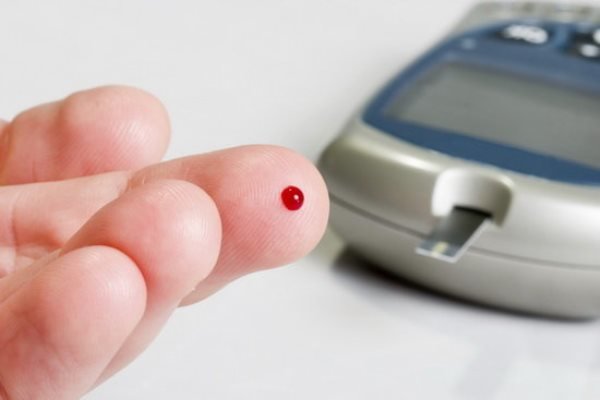 مقابله با واردات بی رویه دستگاه تست قند خون