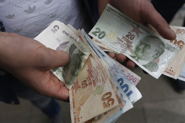 در معاملات امروز بازارهای جهان، لیر ترکیه با سقوطی شدید به پایین‌ترین سطح خود در برابر دلار رسید