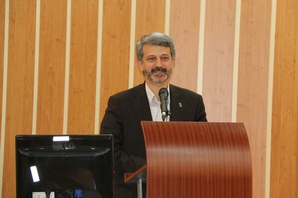 فروش داروهای گیاهی باید استانداردسازی شود