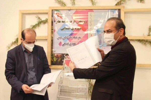 معاون آموزش متوسطه اداره کل آموزش و پرورش چهارمحال و بختیاری:  ۵۱ هزار دانش آموز چهارمحالی از درس نامه بهره مند شدند