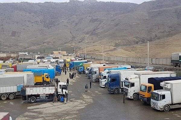 از سرگیری فعالیت مرز سرو/ تردد ۵۸ دستگاه کامیون صادراتی و وارداتی