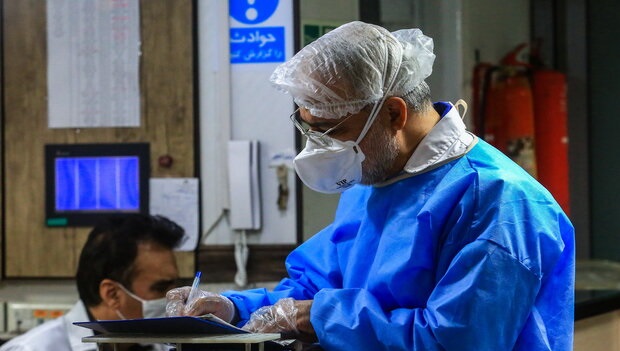 رئیس بسیج جامعه پزشکی کشور : فعالیت داوطلبانه ۱۷ هزار نفر از اعضای بسیج پزشکی برای مهار کرونا