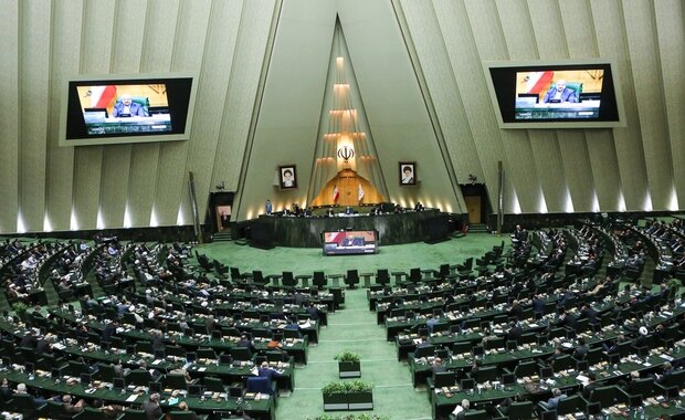 حمایت نمایندگان مجلس از تقویت صنعت دفاعی و قدرت موشکی