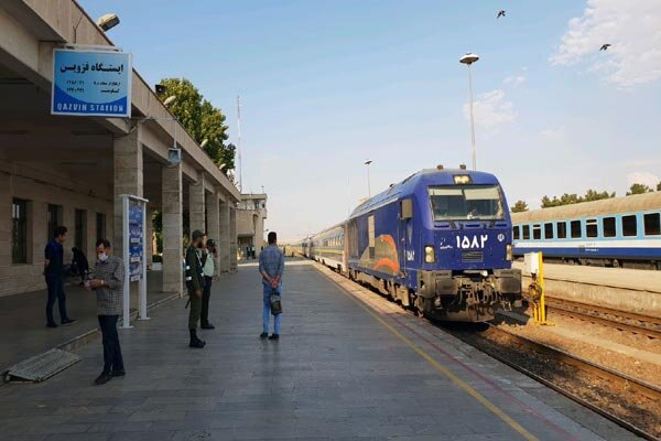 مدیرعامل شرکت راه آهن اعلام کرد: نوسازی ۲ هزار ناوگان ریلی به شرط حمایت بانک‌ها