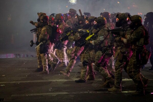 هیل خبر داد: در ادامه اعتراضات آمریکا، در پورتلند «وضعیت آشوب» اعلام شد
