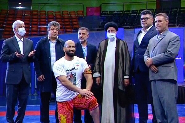 رئیسی در مراسم اهدای بازوبند پهلوانی: ورزش پهلوانی باید تقویت شود