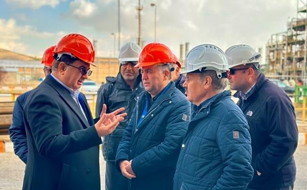 بازدید مدیرعامل پتروشیمی شازند از واحدهای تولیدی مجتمع و تاکید بر حفظ و استمرار تولید